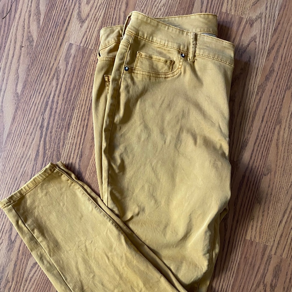 Mustard colored jeggings